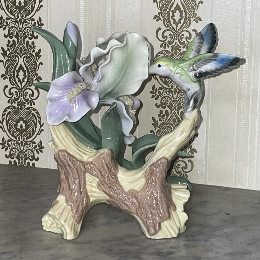 VTG Beautiful Hand Painted Purple Porcelain Iris & Green Hummingbird‎ Figurine